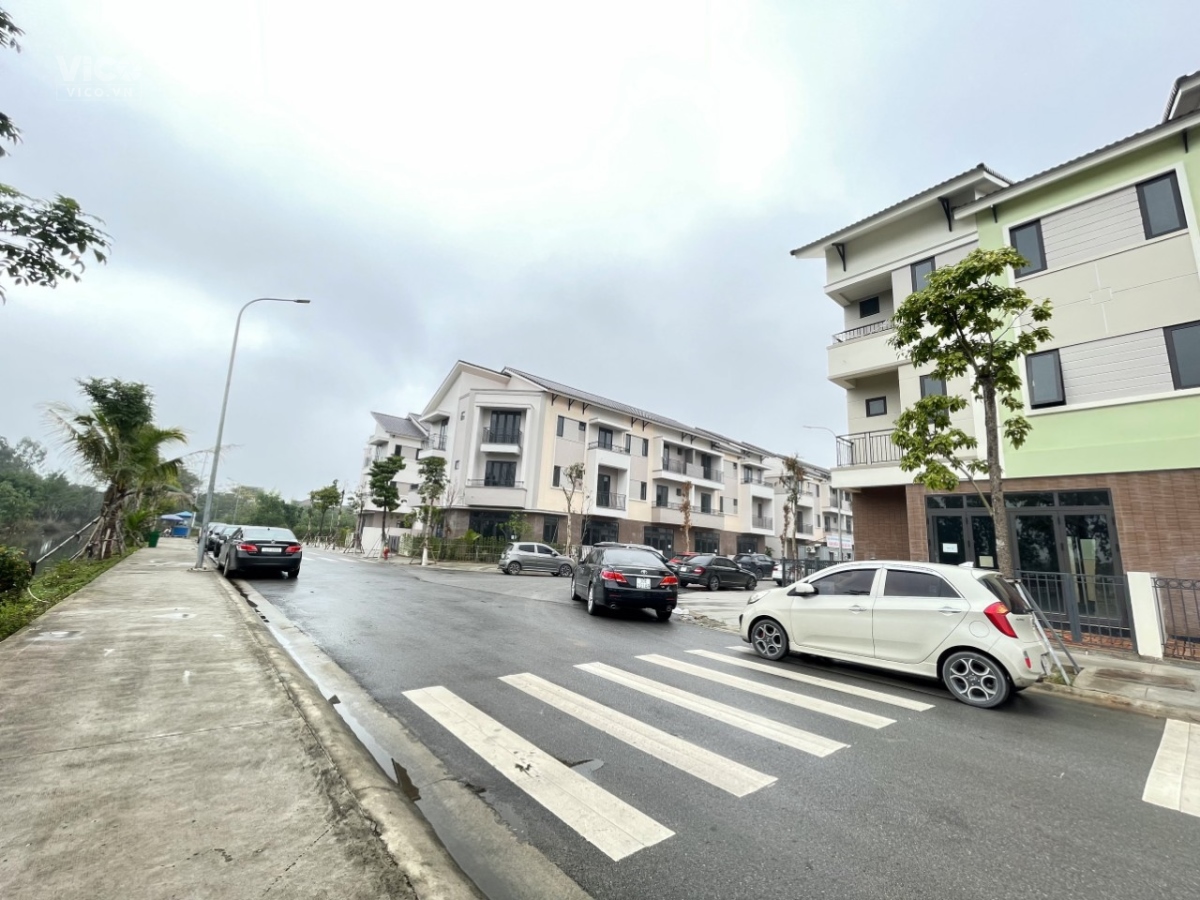 Căn nhà phố 90m2 gần sông thoáng mát KD sầm uất tại KĐT Singapore