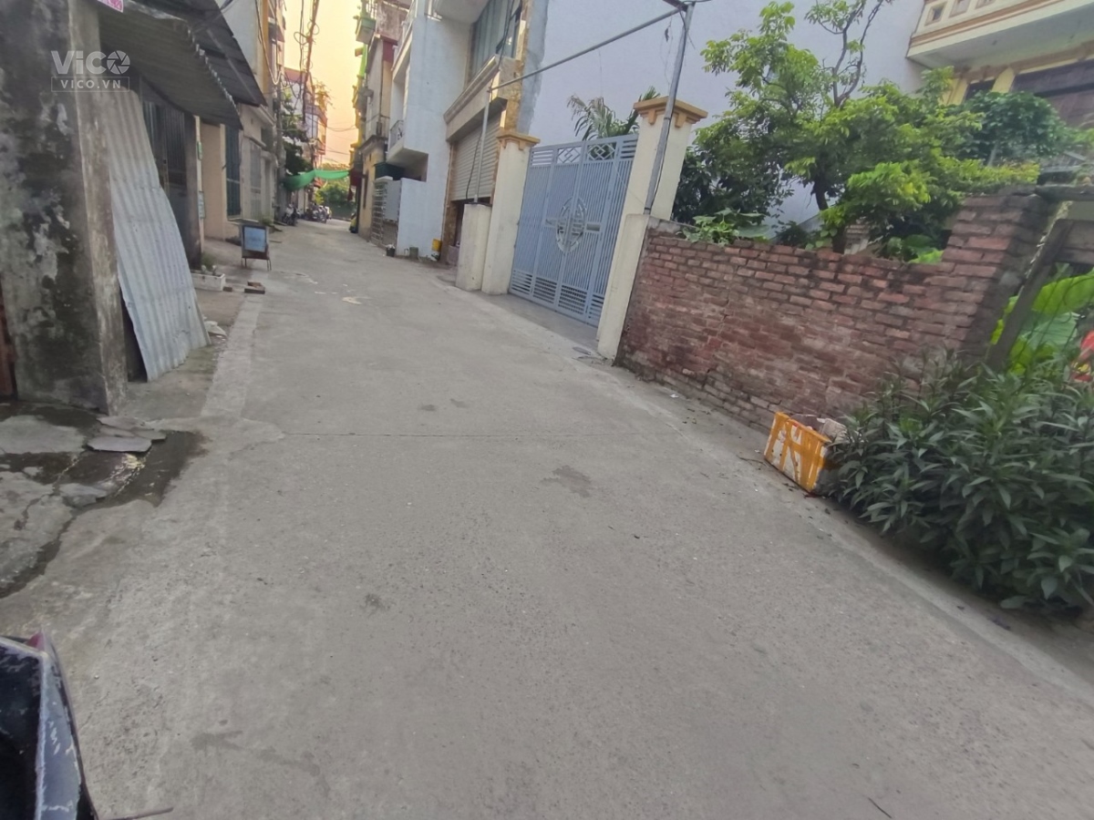 BÁN NHÀ THẠCH BÀN 44M25T, 5.45 TỶ DÂN XÂY CHẮC CHẮN, NGÕ THÔNG RỘNG.