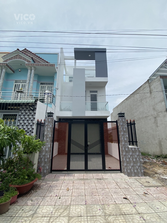 Bán nhà nhà phố 1 trệt 1 lầu 1 tum, diện tích rộng rãi gần trường Tiểu Học Lê Văn Lương, đường xe