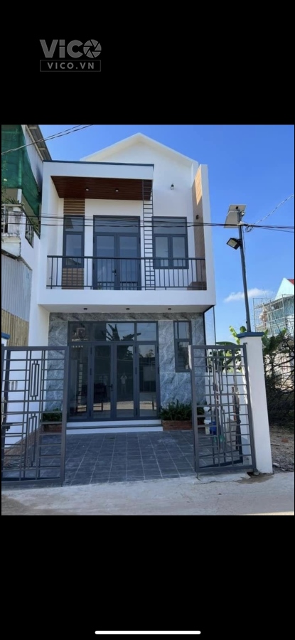 Bán gấp căn nhà 100m2 đối diện chợ Bình Chánh