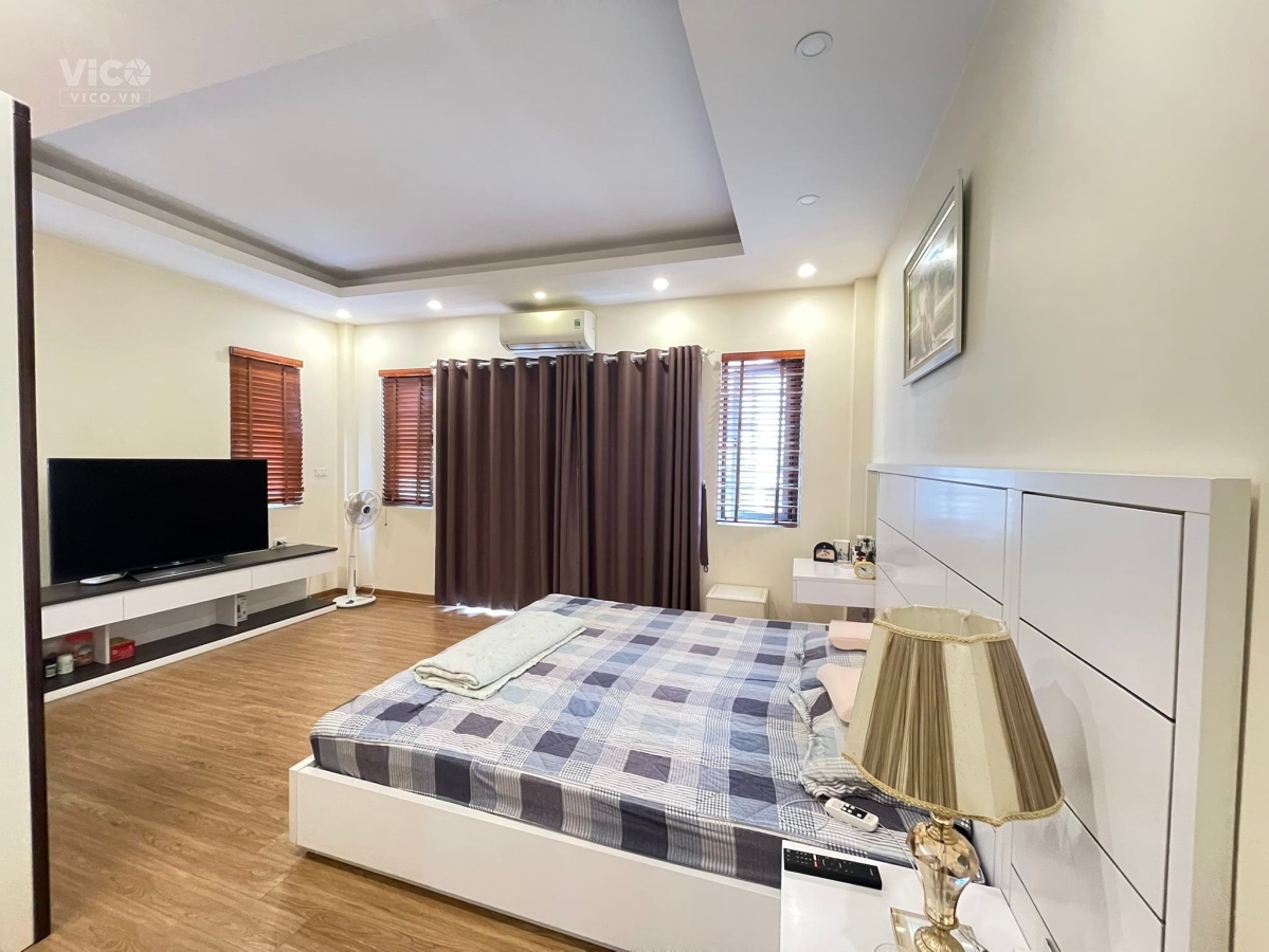 BIỆT THỰ LÔ GÓC Nguyễn Văn Cừ Ngõ Rộng 62m2 5 tầng mặt tiền 5m
