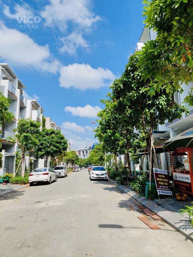 Bán biệt thự cho người ta nhé mọi người !