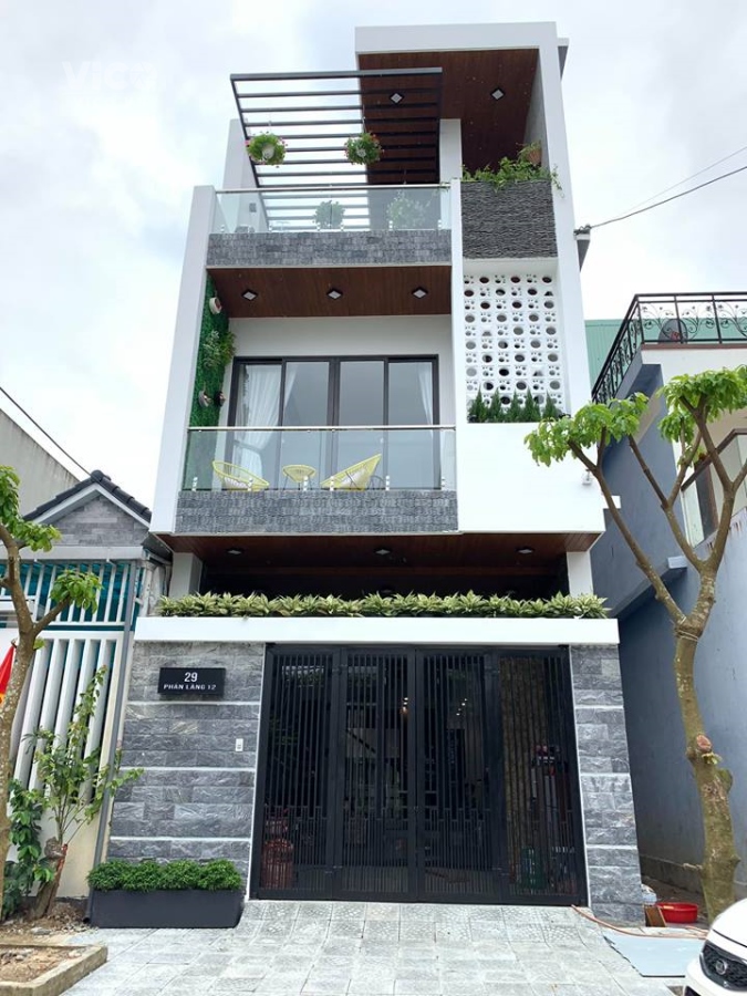 Bán nhà nhà phố 1 trệt 1 lầu 1 tum, diện tích rộng rãi gần trường Tiểu Học Lê Văn Lương, đường xe