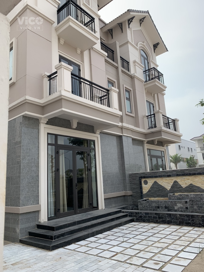 Còn duy nhất 1 căn biệt thự giá rẻ , vị trí đẹp . Căn góc vườn hoa.