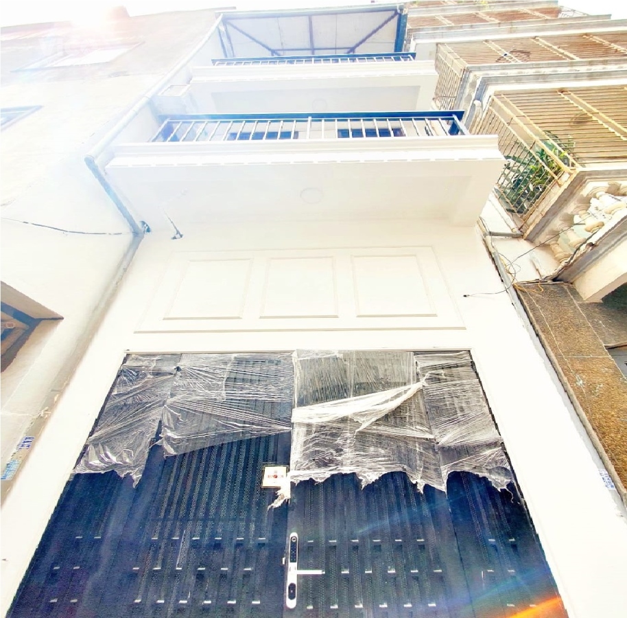 Bán căn hộ tầng trung Linh Lang, Ba Đình, 60M2, Lô góc, nội thất đẹp, ở luôn. CHỈ 1.95 tỷ.