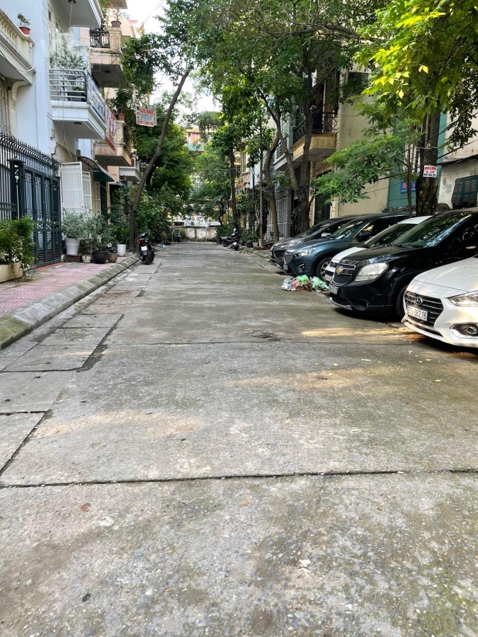 Bán nhà Phân lô phố Nguyên Hồng dt 60m25 tầng giá 17,5 tỷ