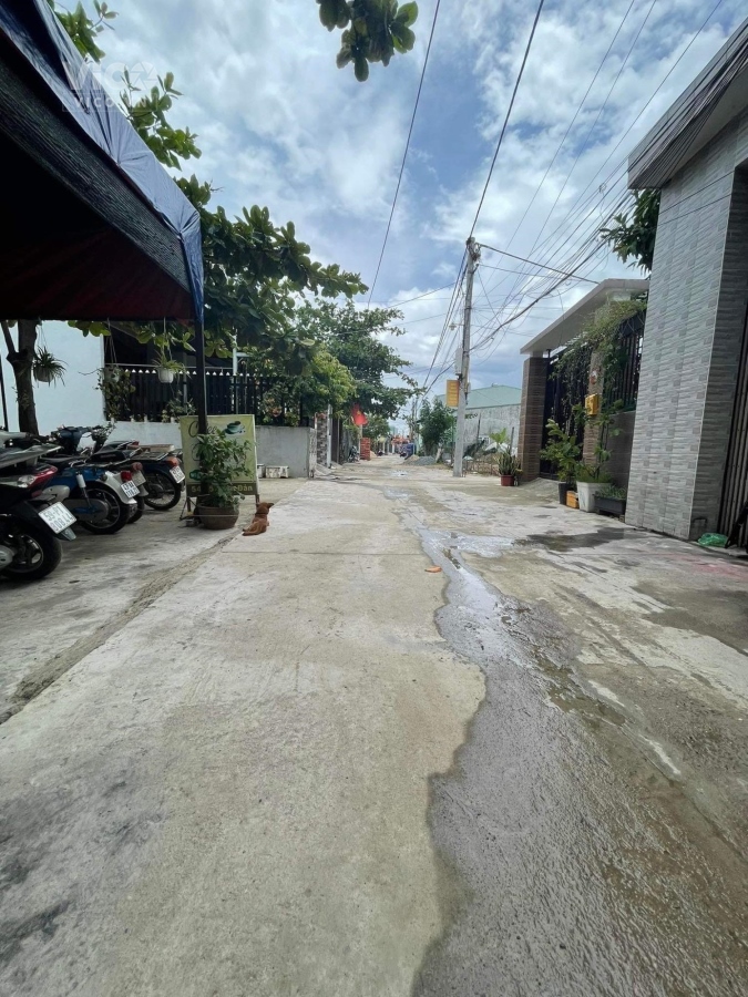 Cần vốn bán gấp nhà Tôn Đản mới tinh, kiệt ô tô,100m2,chỉ 2,6 tỷ.