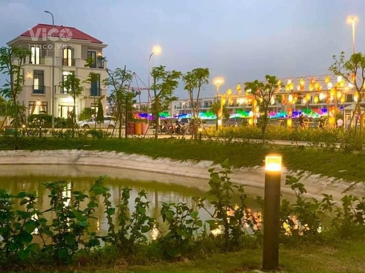 Bán Biệt thự Đơn Lập 240m, Đối Diện công viên và hồ tại TP Từ Sơn, cách Long Biên 15km. Lh