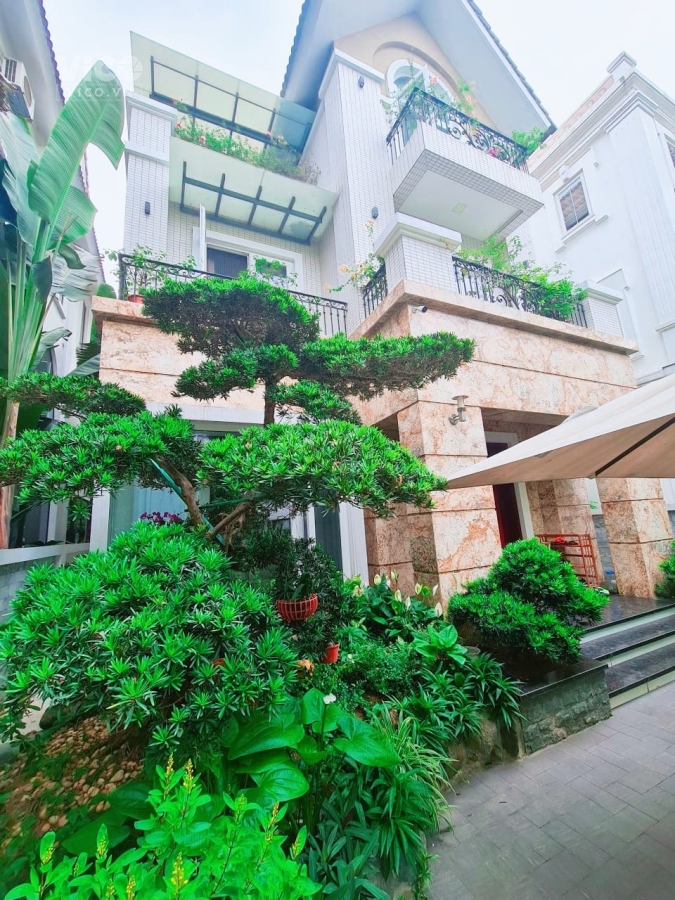 Bán căn biệt thự vip vinhomes đường Anh Đào,Long Biên,DT 393m2,MT11m,4T,giá 130 tỷ