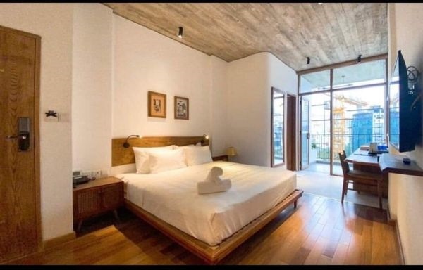 Bán khách sạn lô góc, 9T phố Khúc Thừa Dụ,DT323m2,MT34m,giá 185 tỷ