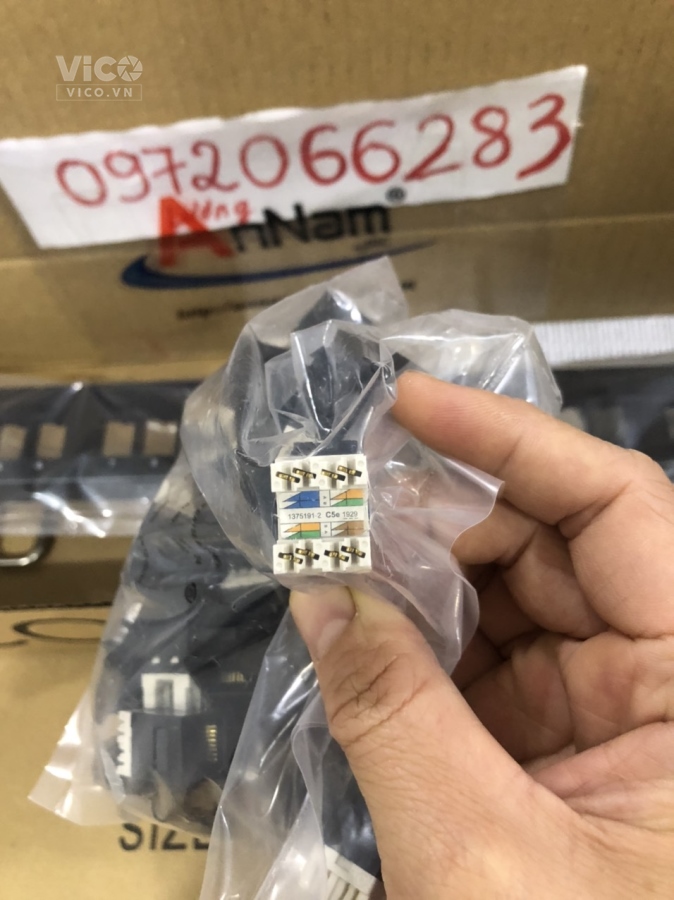 Thanh đấu nối patch panel 24 cổng cat6 UTP,1U mã 760237040 913750552 commscope