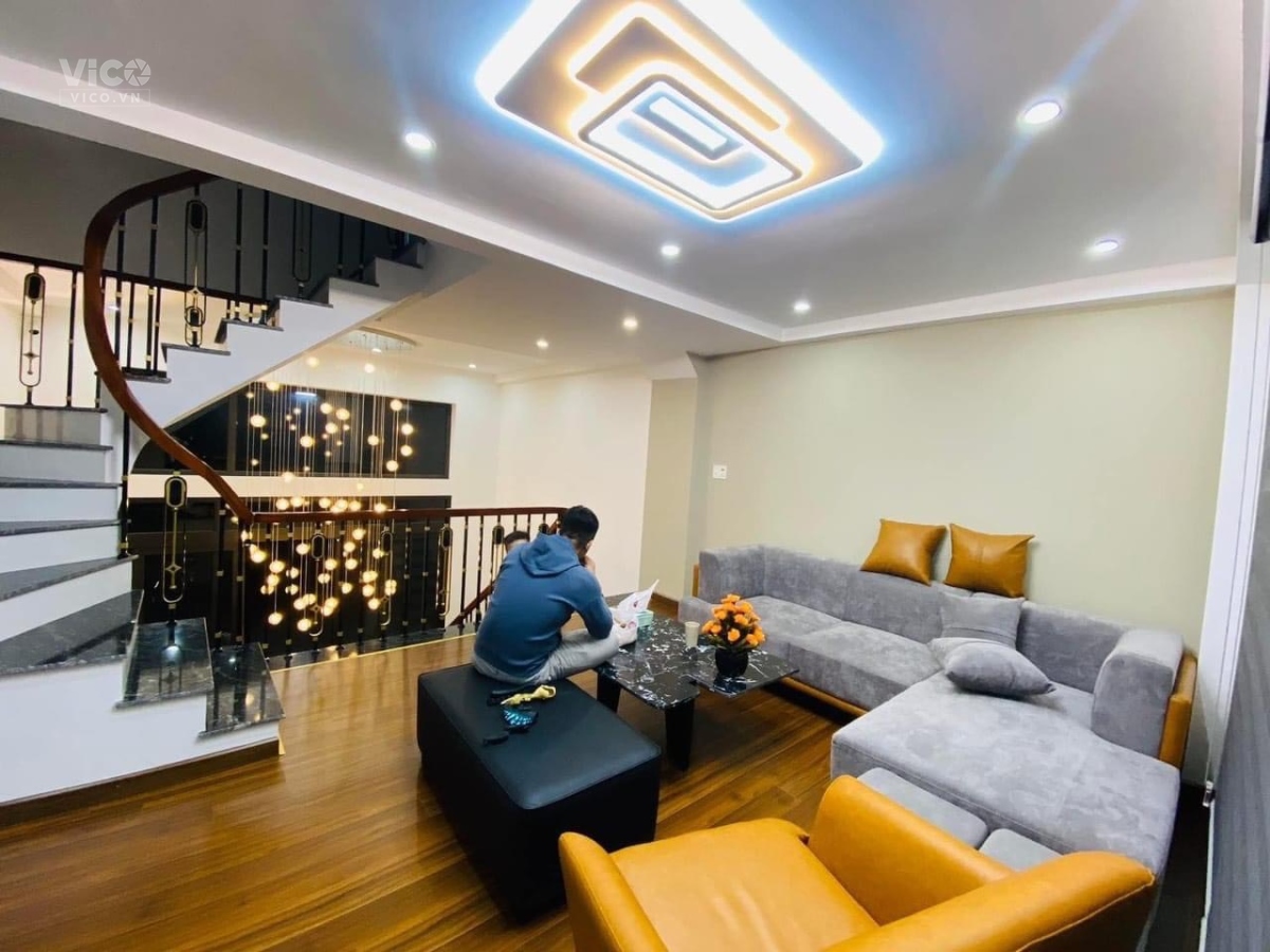 LÊ TỌNG TẤN VỈA HÈ Ô TÔ TRÁNH THÔNG SỐ KHỦNG FULL NỘI THẤT