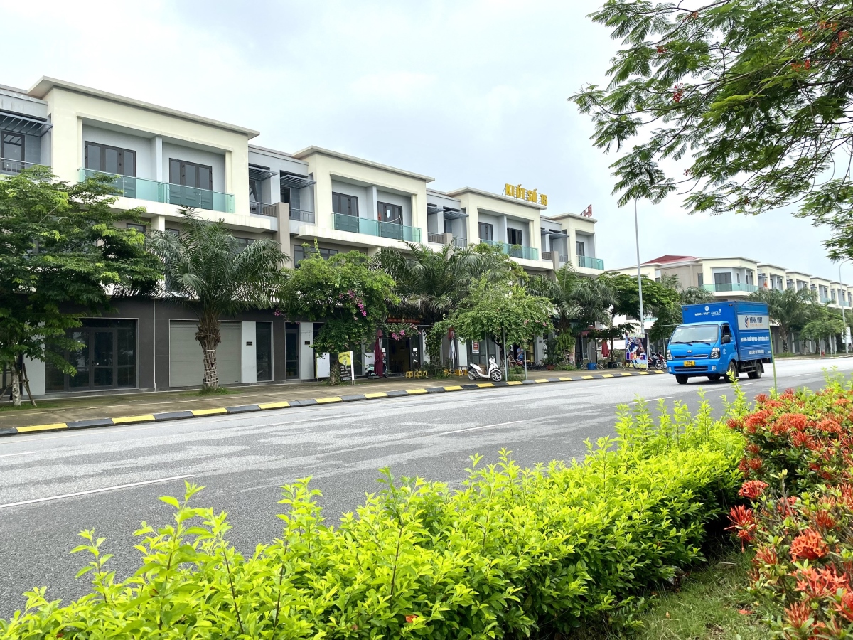 Bán gấp shophouse trục thông đường 26m