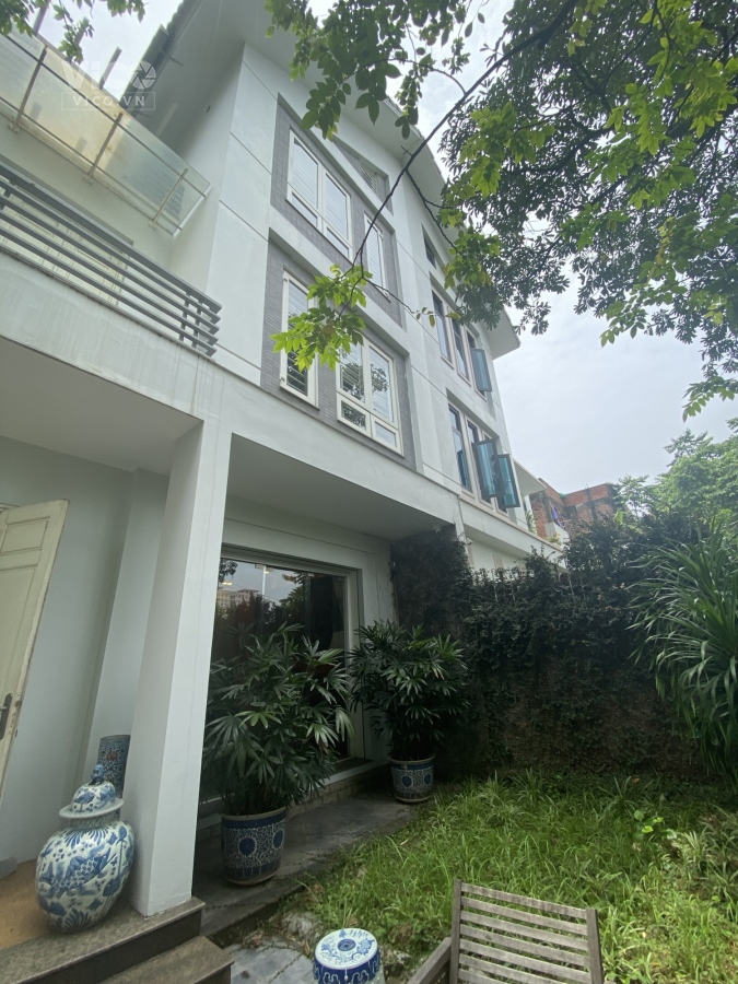 Biệt thự KĐT Sài Đồng cực hiếm, DT 260 m2, 4T, MT 30 m, giá nhĩnh 50 tỷ.