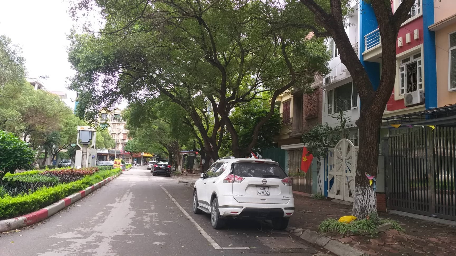 NHÀ ĐẸP LUNG LINH GIỮA KĐT VĂN QUÁN SẦM UÁT BẬC NHẤT HÀ ĐÔNG 96,6M, OTO DỪNG ĐỖ NGÀY ĐÊM. GIÁ 14