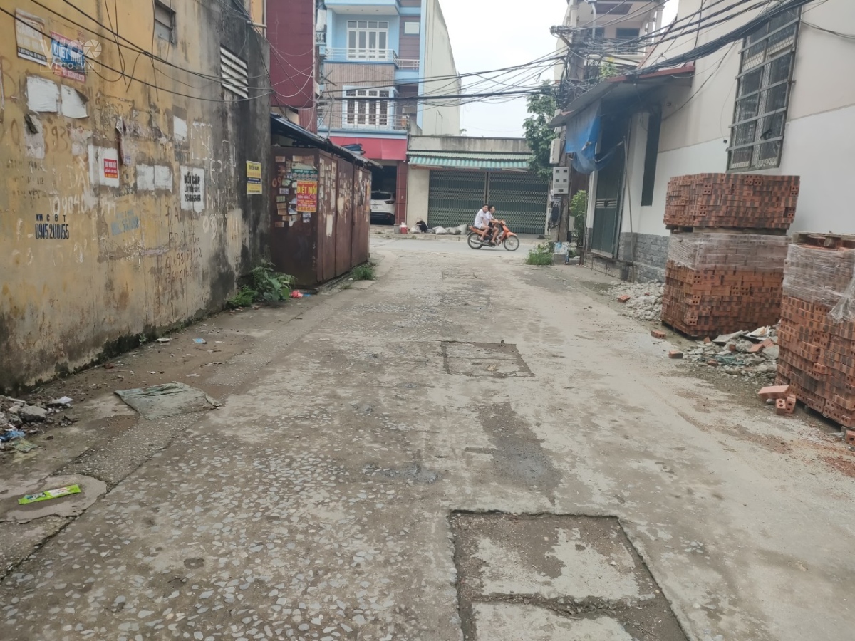 SỐC SỐC SỐC VỊ TRÍ ĐẮC ĐỊA . GIAO THÔNG THUẬN TIỆN . Ô TÔ ĐÁNH VÕNG