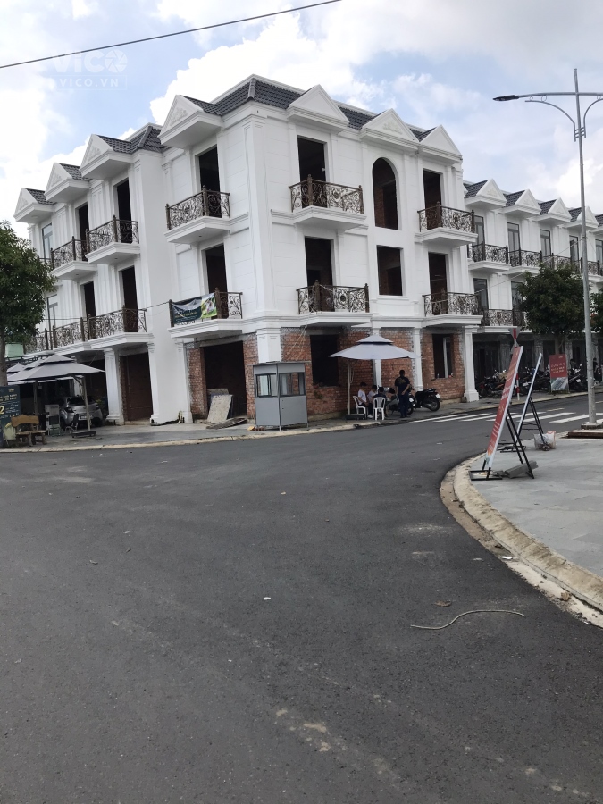 Thua cá độ, bán gấp 230m2 mặt tiền kinh doanh ngay trung tâm Tp.Dĩ An