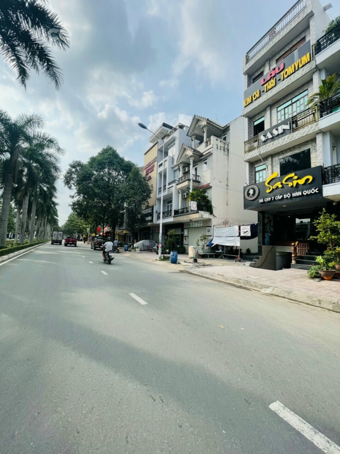 Bán nhà mặt tiền 1 trệt 2 lầu 81m2 ngang 4.5m, ôtô vào nhà, đường GS12 khu hành chính Dĩ An 7.5tỷ