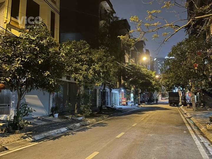 Bán nhà liền kề Văn Phú, Hà Đông, 90m2, 4 tầng, 3 ô tô tránh, kinh doanh tốt, 10.45 tỷ