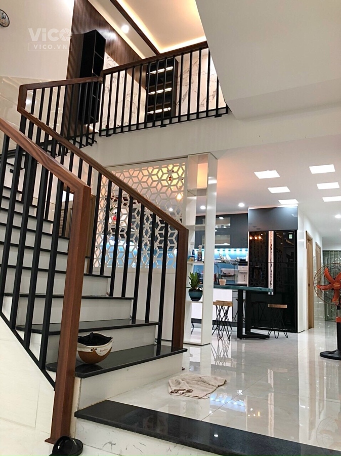 Bán nhà 3 tầng sát chợ Hoà Khánh, KINH DOANH ĐỈNH giá chỉ 5 tỷ 900.