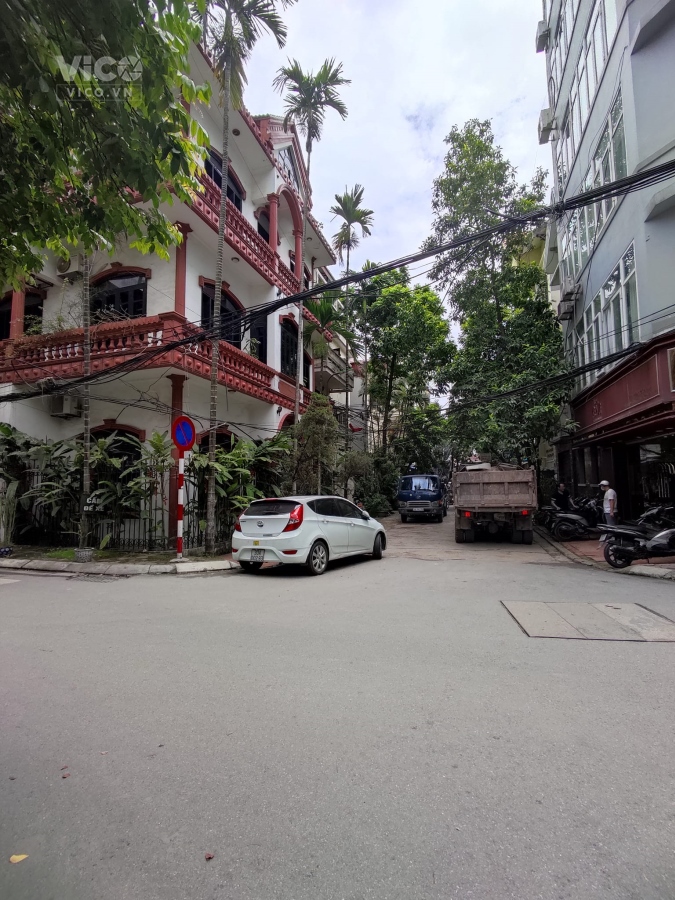 Bán biệt thự Hoàng Cầu, 92m2, 4 tầng, MT10.5m, giá 45 tỷ, Lô góc 3 mặt thoáng