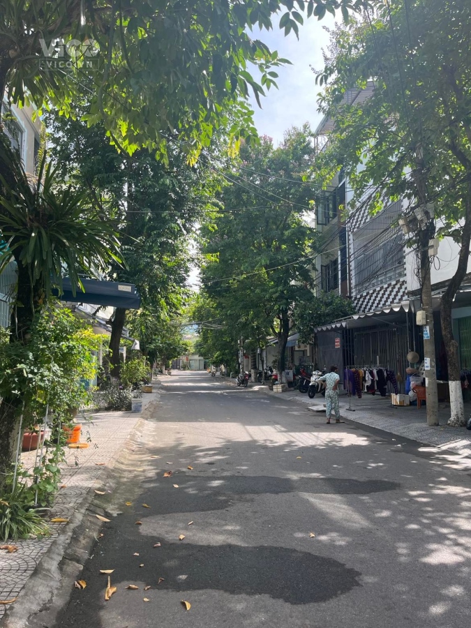 Bán đất 70m2 tặng nhà 2 tầng gần chợ Bất chấp kinh doanh, Gía hơn 3,x tỷ