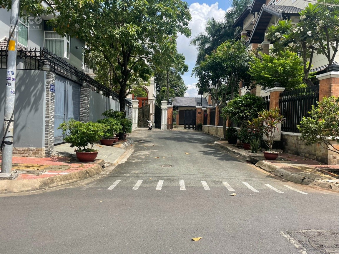 Villa Sân Vườn căn góc 2 mặt tiền khu Compound, Thảo Điền, Quận 2.