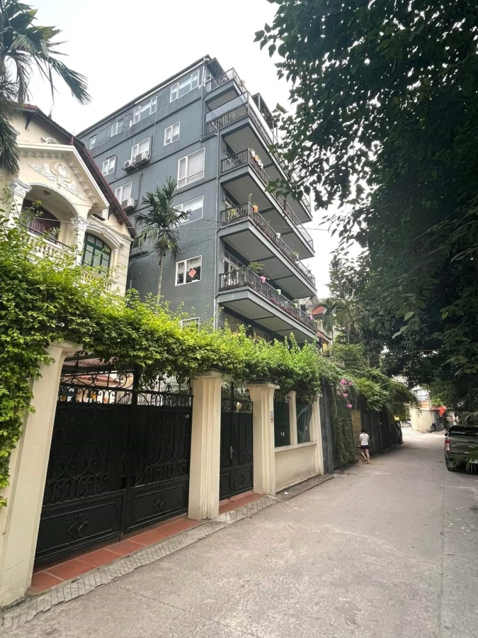 BÁN BIỆT THỰ QUẢNG AN, VIEW HỒ, DT195m2, 4T, MT10m, giá 43 tỷ.