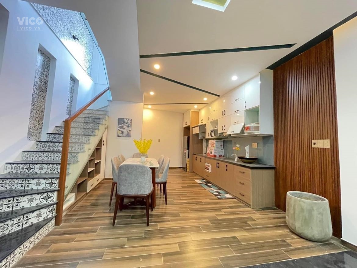 Bán gấp nhà 3 tầng 180m2 trung tâm sơn trà, Gía chỉ 4,x tỷ