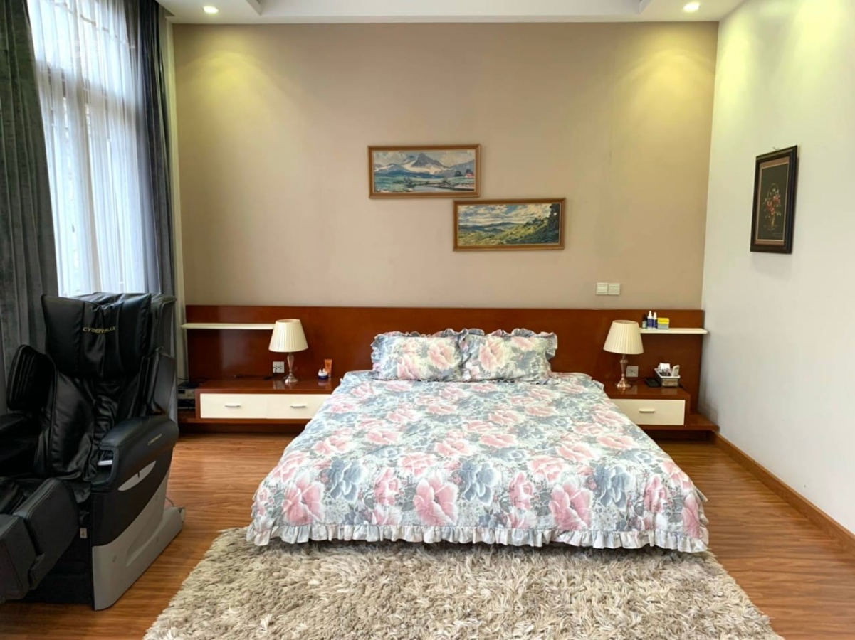 Bán gấp nhà Liền kề Lô gióc La khê 100m2, MT 10 m. giá chỉ 17 tỷ