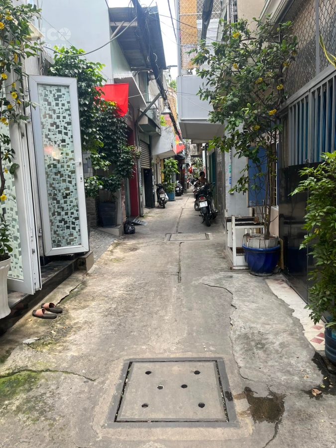 Cho thuê nhà 1 trệt 2 lầu, hẻm 3 gác chạy thoải mái, đường Huỳnh Tấn Phát, thị trấn Nhà Bè Mr Hòa
