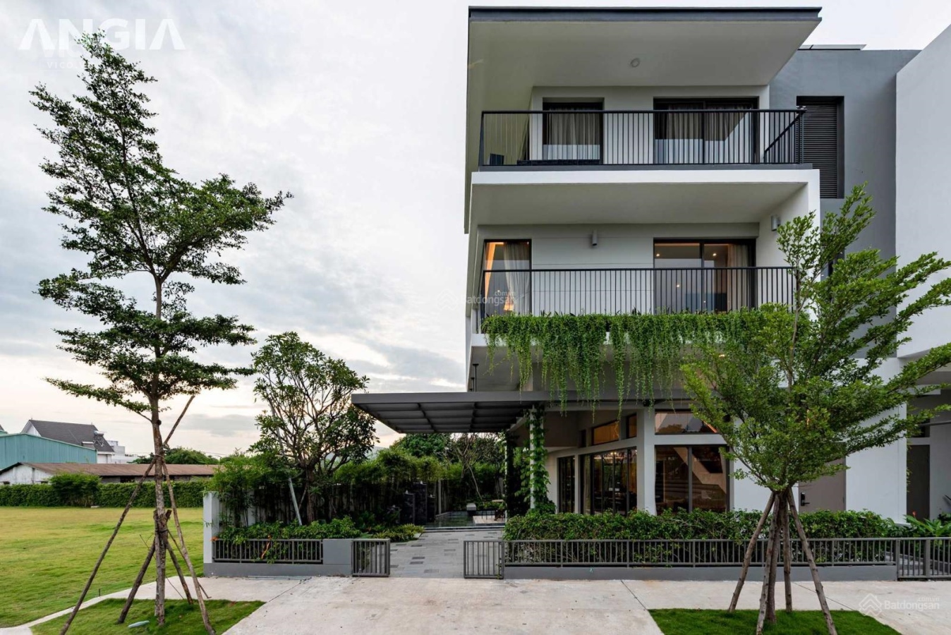 Chiết Khấu lên tới 14% Nhà Phố Dự Án The Standard Hotline 093.881.7978 Email