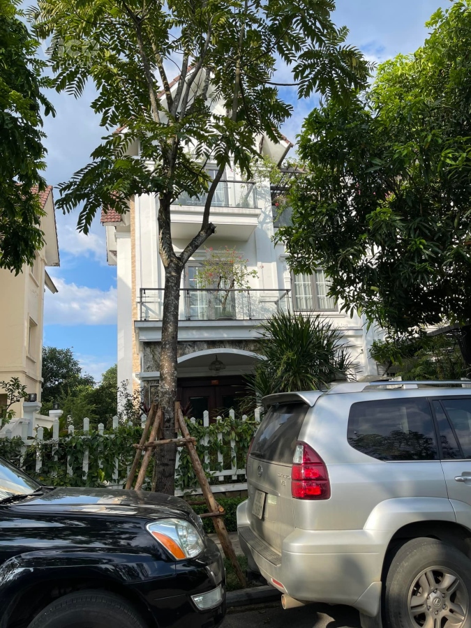 bán gấp biệt thự vinhomes river side 250 m2 5 tầng hoàn thiện đẹp 68,9 tỷ