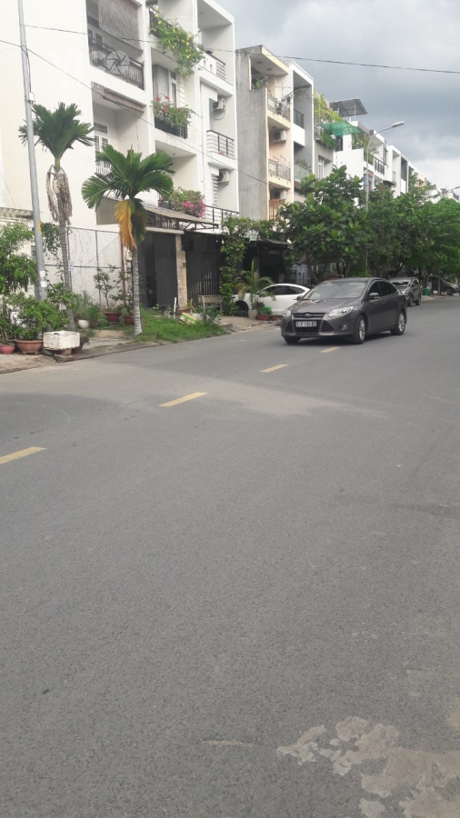 Bán đất đường Bùi Tá Hán đường 20m dt80m2,khu kinh doanh sầm uất vị tri cực đẹp