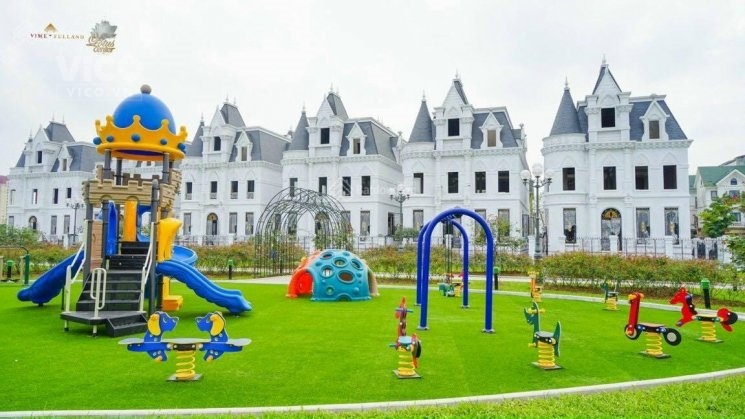 Tôi cần bán gấp biệt thự đơn lập Hồ Tây, đường rộng 21m, ô tô đỗ cửa, có hầm để xe thang máy