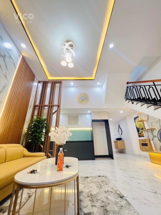 Bán gấp nhà đẹp 3 tầng mặt tiền Sơn trà cách Công viên biển đông 100m, Gía chỉ 5,x tỷ