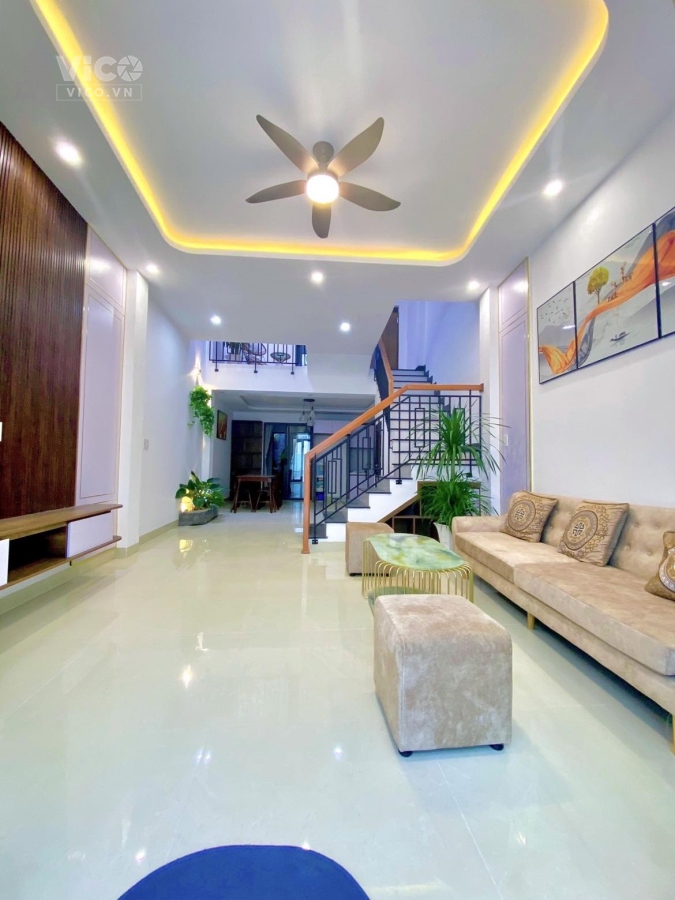 Bán nhà đẹp 3 tầng ngay đầu Cầu Rồng, cách biển Mỹ khê vài phút, Gía chỉ hơn 4 tỷ