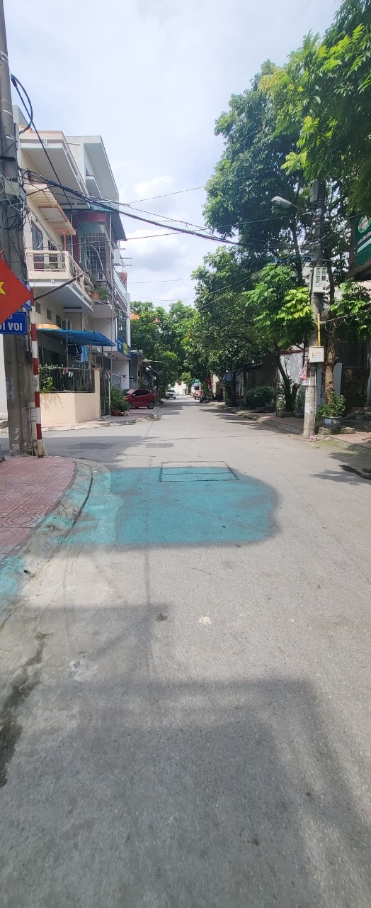 Bán nhà Trại Chuối xây độc lập 3 tầng ngõ ô tô đi lại rộng rãi