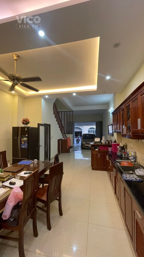 PHÂN LÔ OTO ĐỖ CỬA VỈA HÈ RỘNG. KDT ĐÔ NGHĨA HÀ ĐÔNG. DT 75m 5 tầng mặt tiền 5m