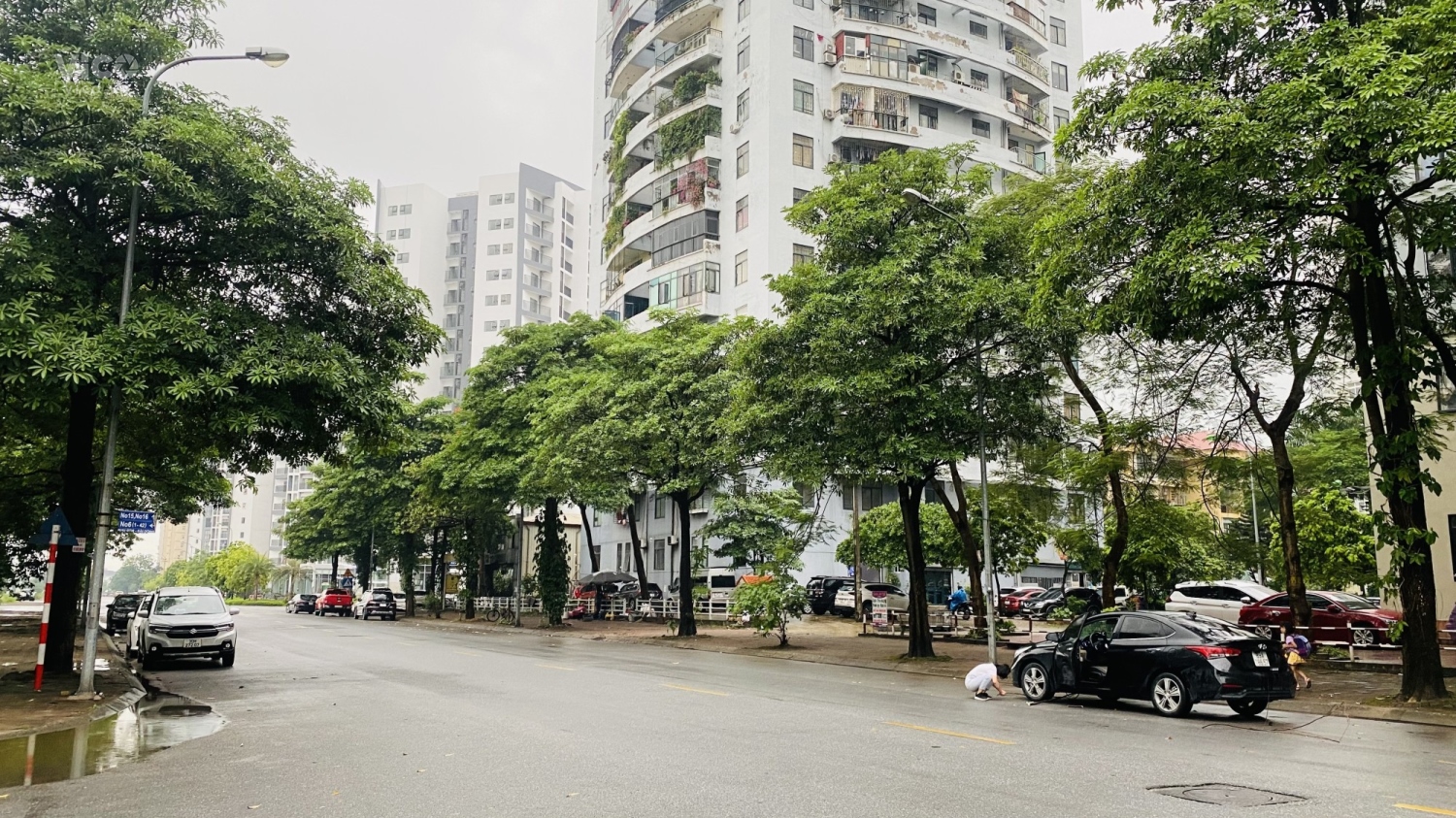 Hót! Biệt Thự Sài Đồng cực đẹp, DT 220 m2, 4T, MT 12,6 m, giá chỉ 30 tỷ.