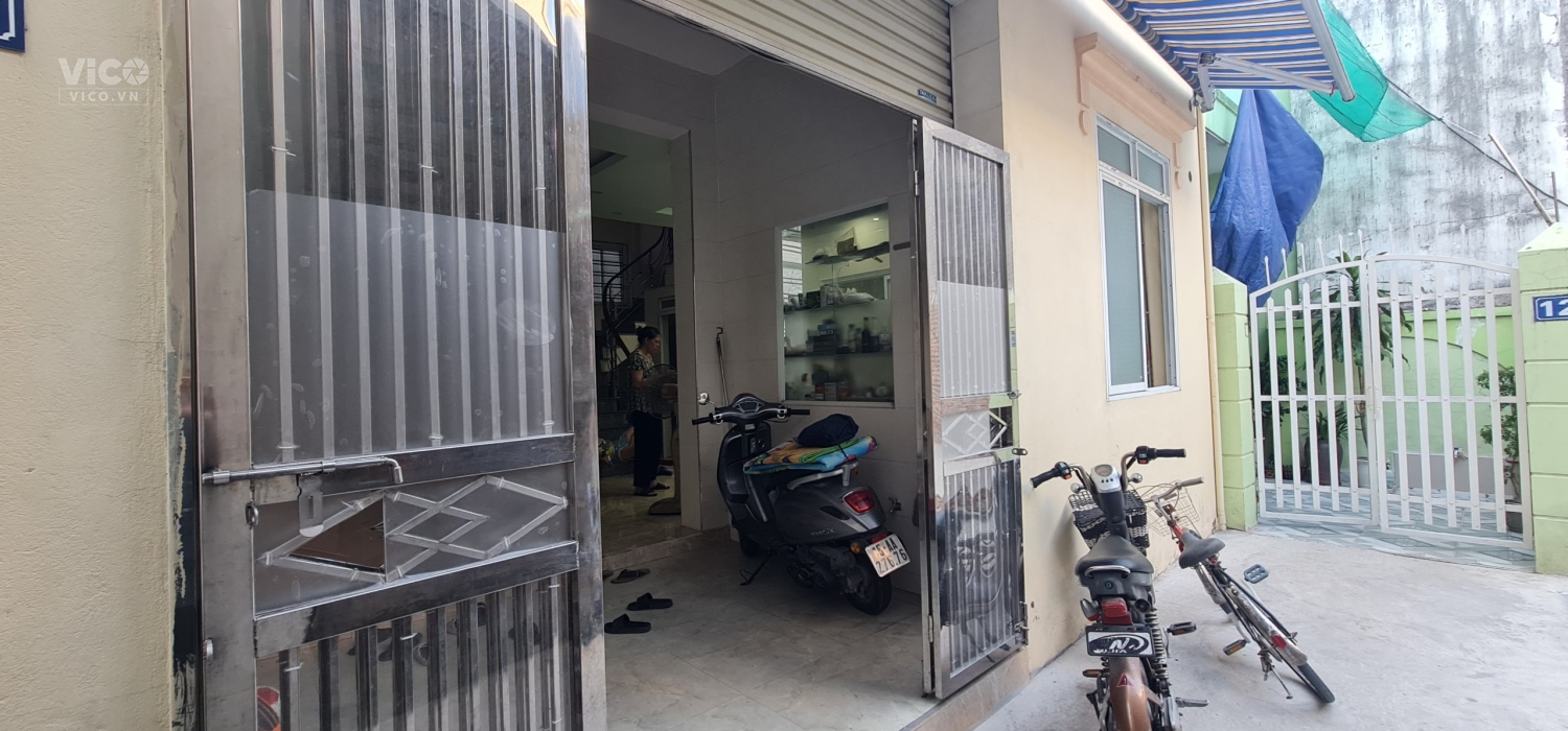 Bán nhà Thiên Lôi 3 tầng ngay gần Aeon 50m2 Đông Nam 3PN 2WC ngõ 2m