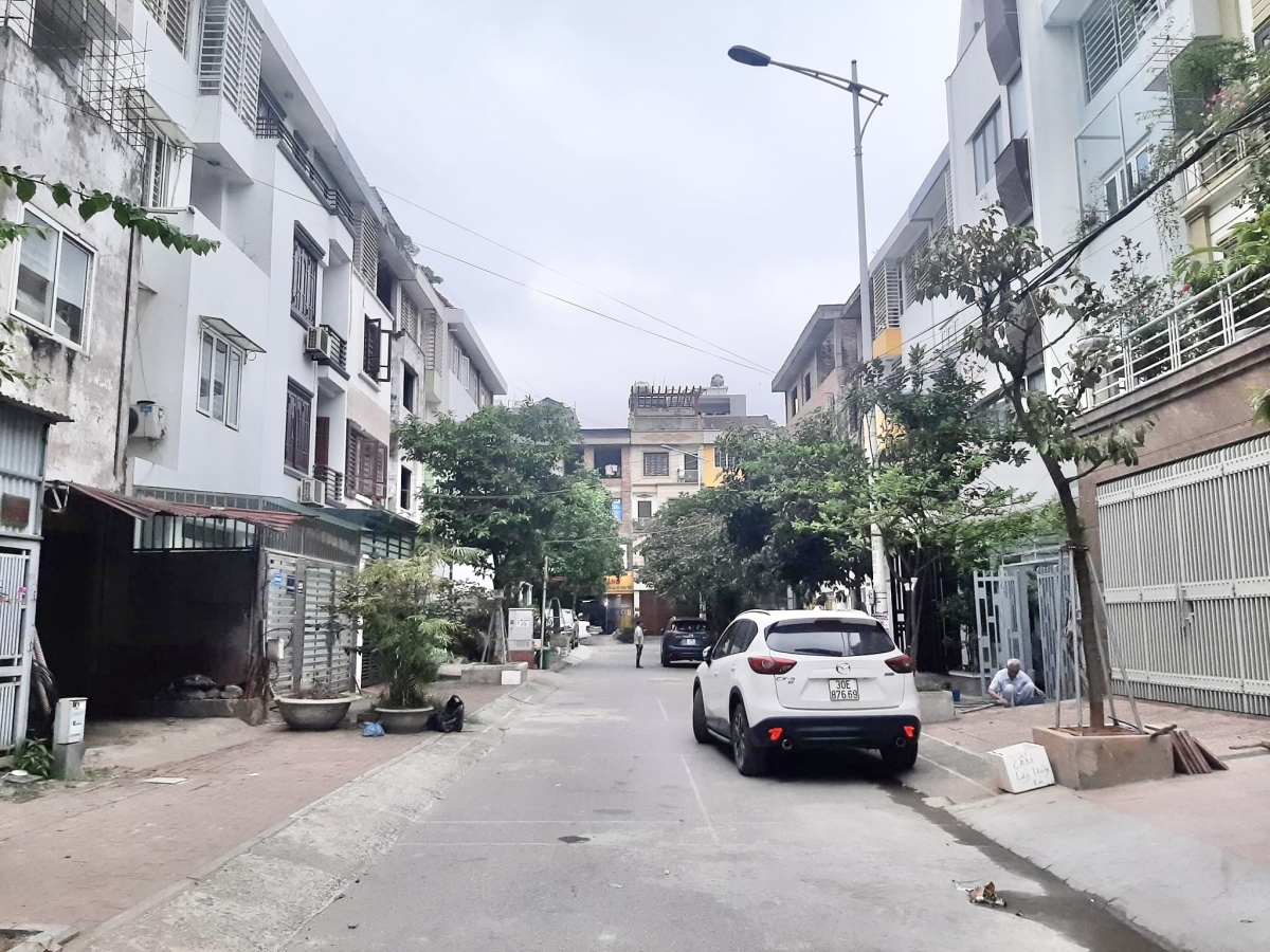 CC Bán LK khu đô thị Văn khê, 83m2, 5 tầng,KD,Gara, nhà hoàn thiện, 10.6 tỷ.