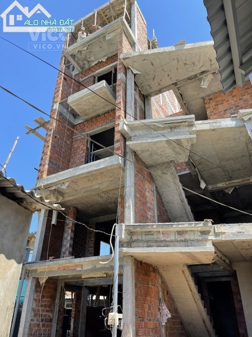 BÁN NHÀ THÔ 4,5 TẦNG2 MẶT TIỀN TÔN QUANG PHIỆTGIÁ 3xty