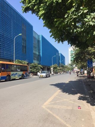 Bán lô nhà đẹp đoạn mặt phố Nguyễn Văn Cừ Long biên vỉa hè