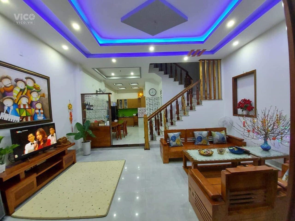 Bán nhà Trần Thái Tông, 110m2, mt 5,7m, giá 4 tỷ