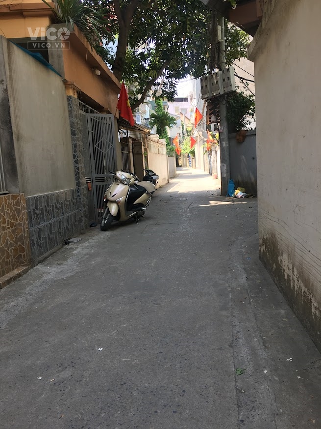 Bán đất ngọc thụy . vị trí trung tâm phố , gân chợ trường học các cấp . cách cầu long biên 800m .