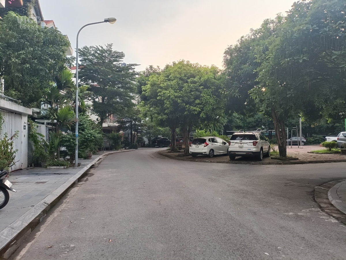 Bán đất Cổ Linh đối diện Aeon Mall 42m2, MT 5m, ô tô vào nhà, chỉ hơn 3 tỷ