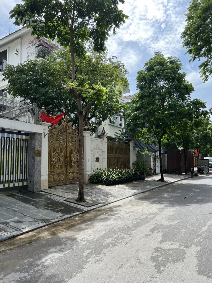 CC bán Biệt thự Văn Phú, Hà đông, 200m2, 4 tầng, 11m tiền, hoàn thiện đẹp. 20 tỷ.