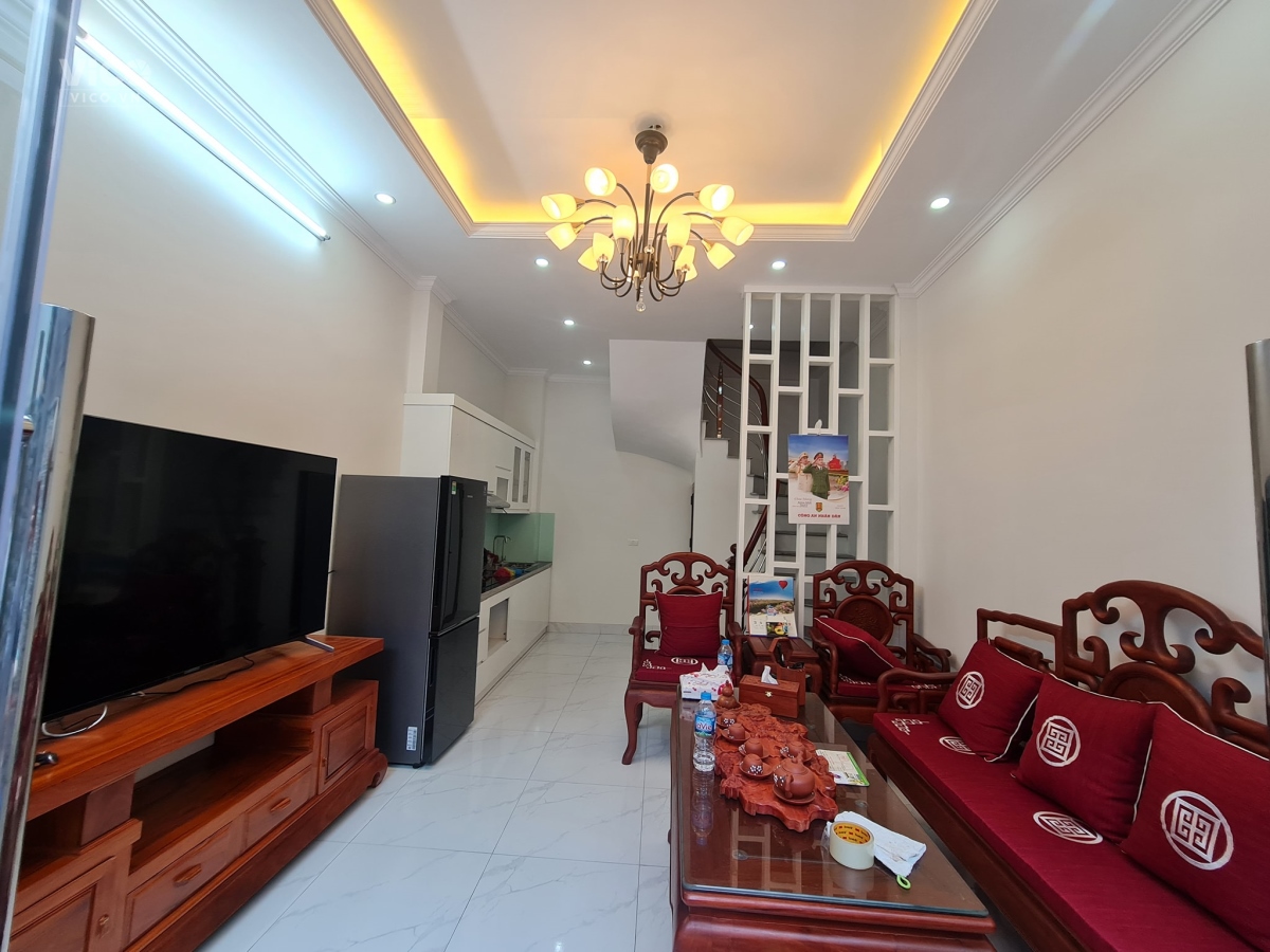 Bán nhà 5 tầng ở ngay phố Vũ Xuân Thiều, tặng full nội thất giá tiền tỉ
