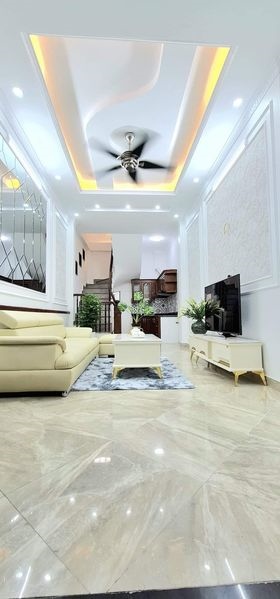 HIẾM NHÀ PHỐ TÂN MAI 32M X 6 TẦNG ĐỦ CÔNG NĂNG GIÁ BÁN 3,9 TỶ